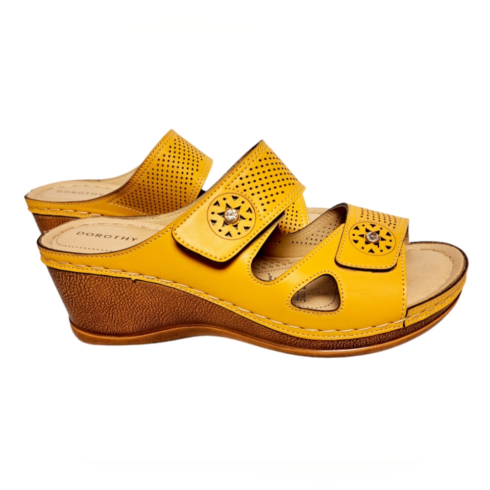 Dorothy Gaynor Wedge Sandals EUC💕